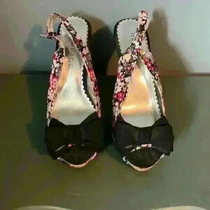 Floral sling back women’s size 8.5 heels
